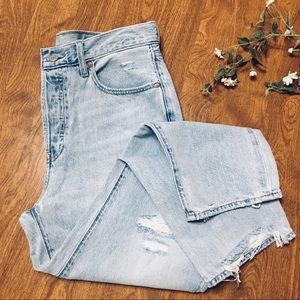 Gap Women’s Light Wash Mid Rise Boyfriend Distressed Ankle Denim Jeans size 8/29